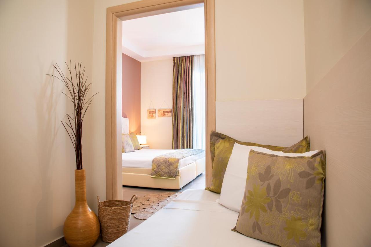 Aqua Mare Hotel Nea Kallikrateia エクステリア 写真