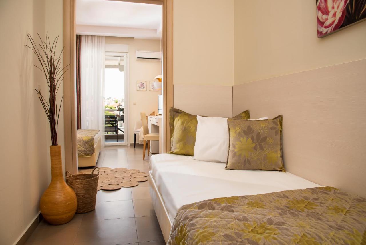 Aqua Mare Hotel Nea Kallikrateia エクステリア 写真