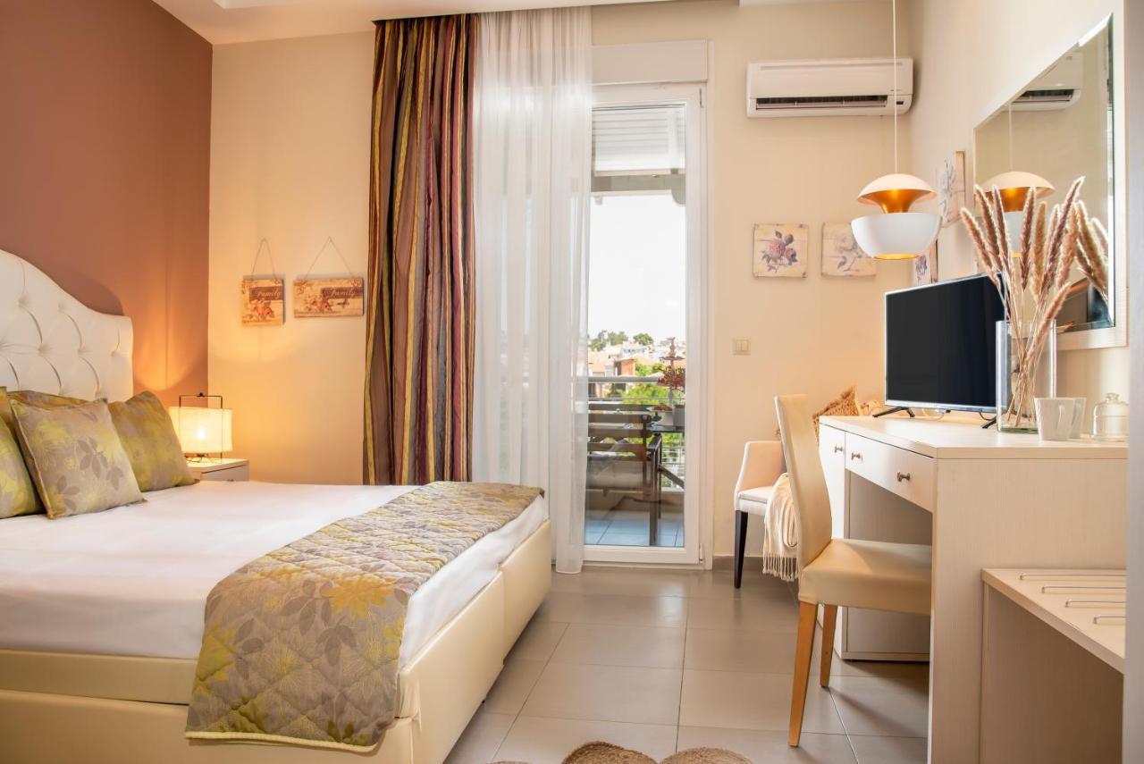 Aqua Mare Hotel Nea Kallikrateia エクステリア 写真